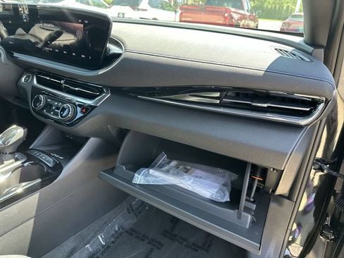 Certified 2024 Buick Envista Sport Touring w/ Convenience I Package FWD image 30