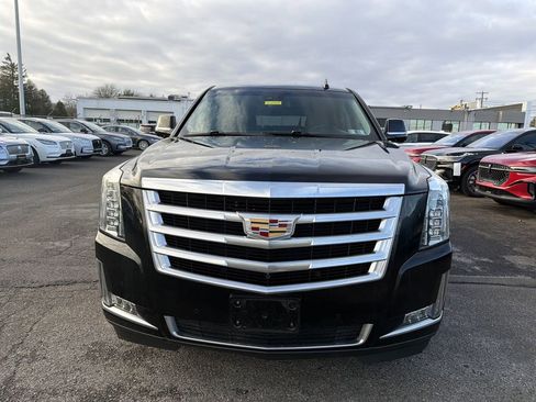 Used 2018 Cadillac Escalade ESV Luxury image 8