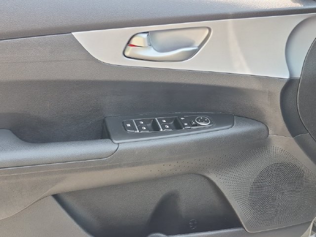 Used 2022 Kia Forte LXS w/ LXS Technology Package FWD image 11