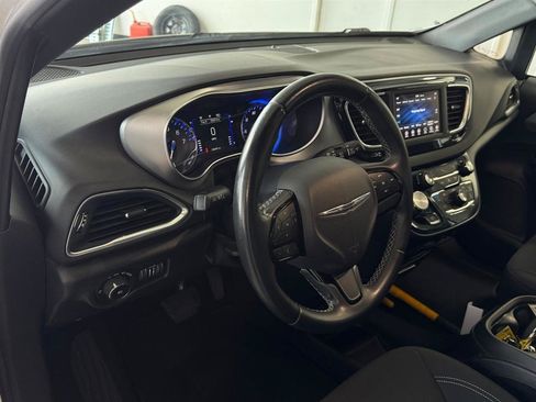 Used 2018 Chrysler Pacifica Touring Plus w/ S Appearance Package FWD image 25