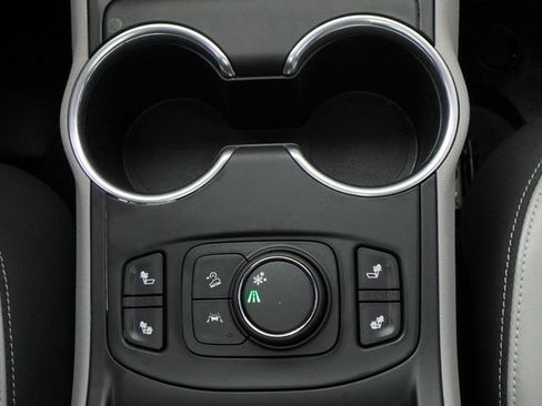 Used 2022 GMC Terrain SLT w/ Infotainment Package II FWD image 18