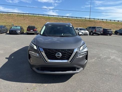 Used 2023 Nissan Rogue SV w/ SV Premium Package image 2