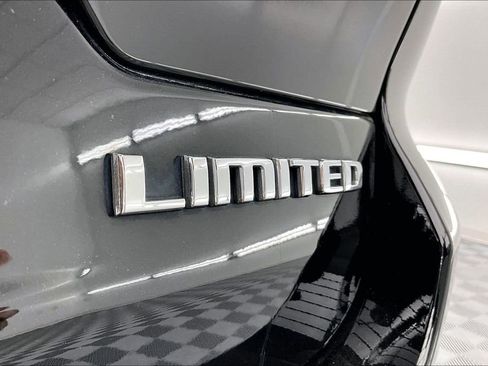 Used 2023 Jeep Grand Cherokee Limited w/ Trailer Tow Prep Group (B) AWD/4WD image 8