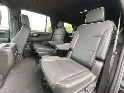 Used 2025 Chevrolet Tahoe Premier AWD/4WD image 25