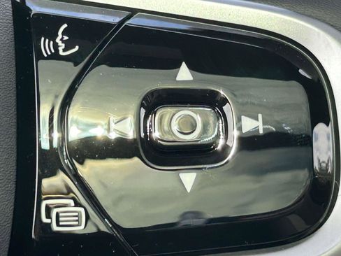 New 2026 Volvo XC90 B5 Plus w/ Protection Package Premier AWD/4WD image 24
