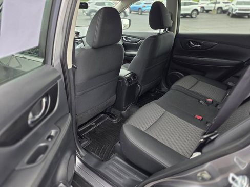Used 2017 Nissan Rogue SV FWD image 14