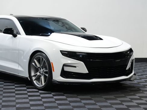 Used 2019 Chevrolet Camaro LS RWD image 9