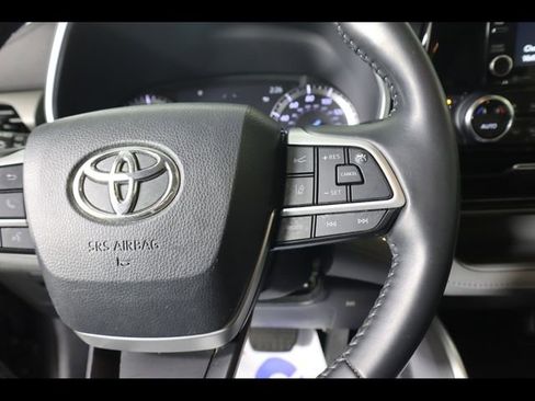 Used 2022 Toyota Highlander XLE image 25