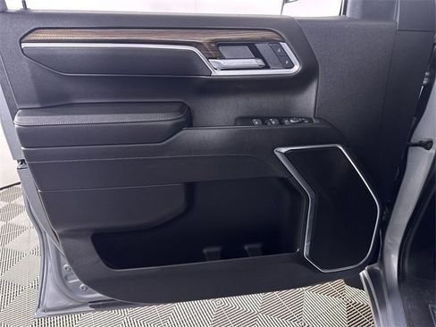 Used 2025 Chevrolet Silverado 1500 LT image 23