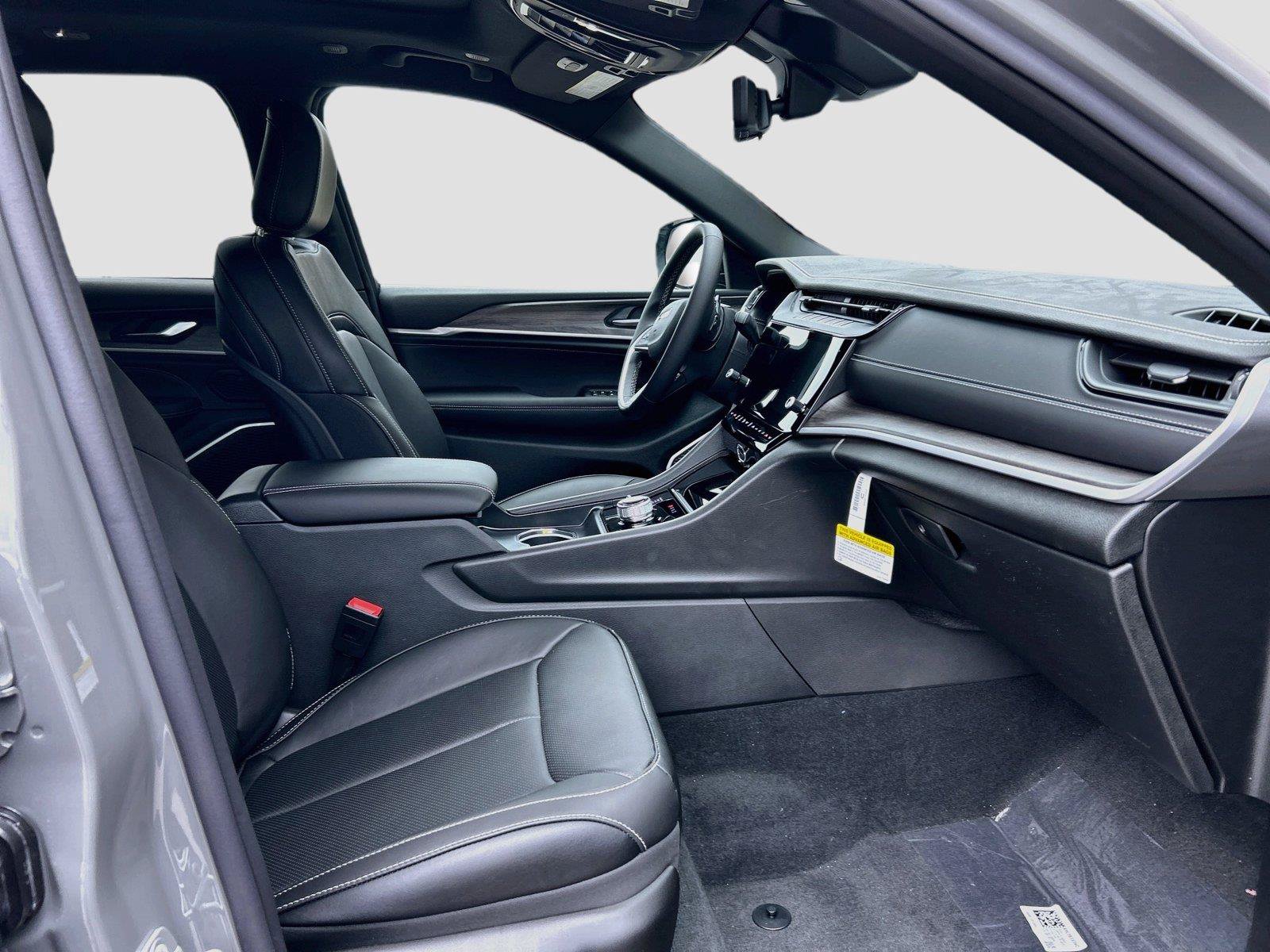 New 2027 Jeep Grand Cherokee Limited AWD/4WD image 18