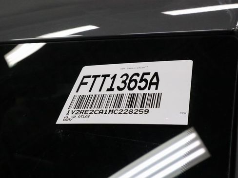 Used 2021 Volkswagen Atlas Cross Sport SE w/ Panoramic Sunroof Package image 35