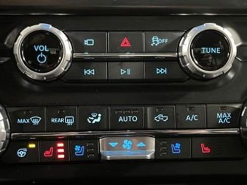 Used 2025 Ford F350 Lariat w/ Tremor Off-Road Package AWD/4WD image 38