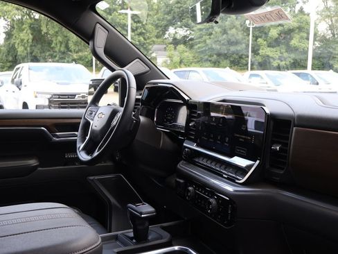 Certified 2023 Chevrolet Silverado 1500 High Country w/ Technology Package AWD/4WD image 44