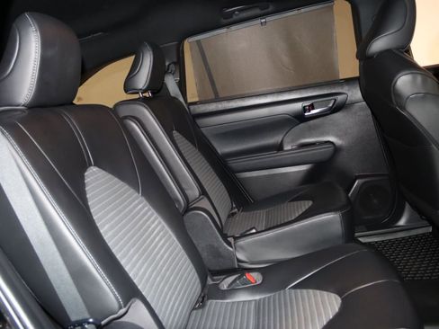 Used 2023 Toyota Highlander L image 62