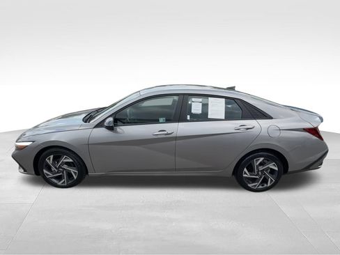 Used 2025 Hyundai Elantra Sport FWD image 5