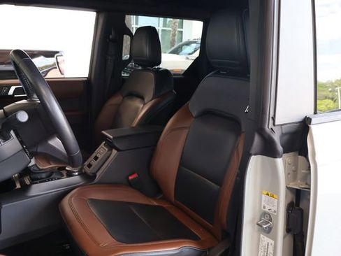 Used 2021 Ford Bronco Outer Banks w/ Sasquatch Package AWD/4WD image 11