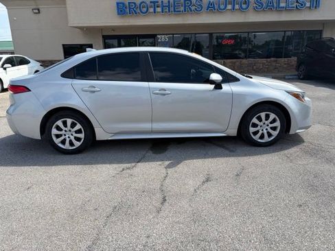 Used 2022 Toyota Corolla LE FWD image 9
