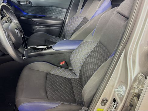 Used 2020 Toyota C-HR XLE image 22