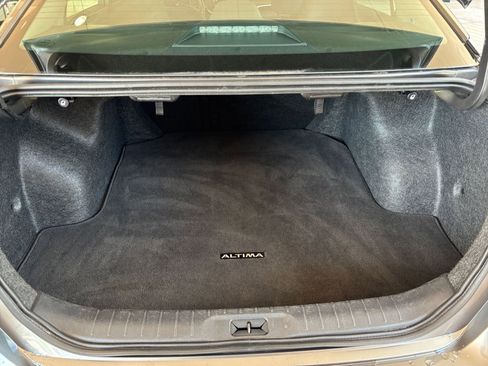 Used 2025 Nissan Altima 2.5 SV FWD image 30