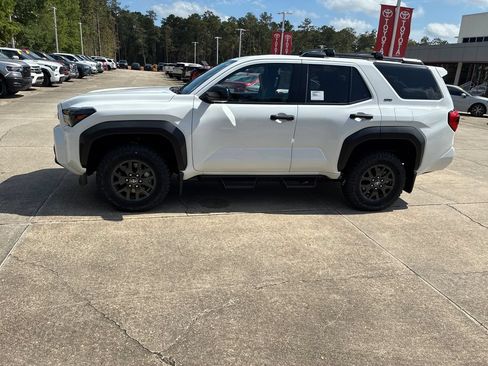 New 2026 Toyota 4Runner SR5 AWD/4WD image 2