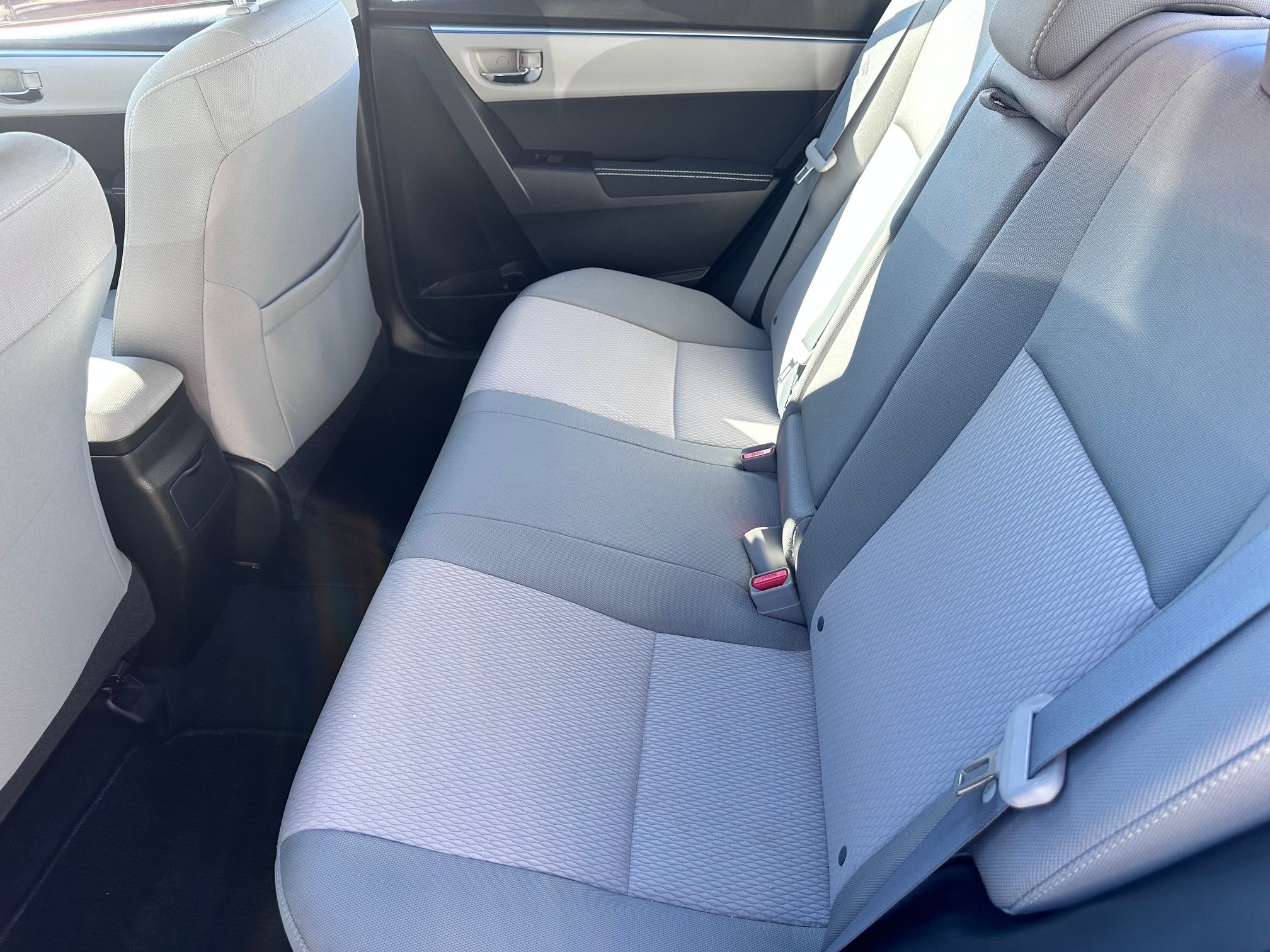 Used 2015 Toyota Corolla LE FWD image 6