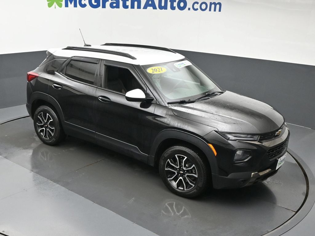 Used 2021 Chevrolet TrailBlazer ACTIV w/ Technology Package AWD/4WD image 3