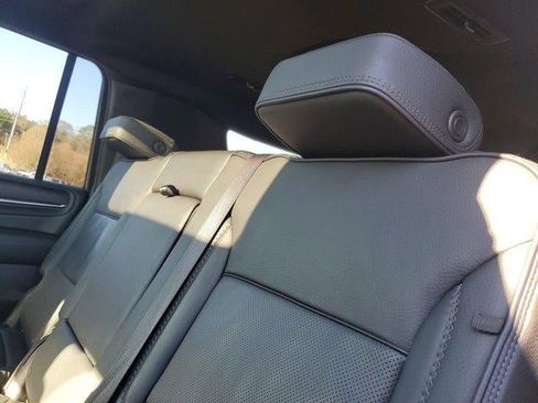 Used 2024 GMC Yukon XL Denali image 10