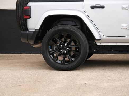 Used 2023 Jeep Wrangler Unlimited Sahara AWD/4WD image 12