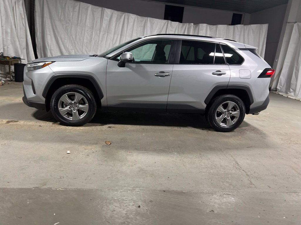 Used 2025 Toyota RAV4 XLE AWD/4WD image 4