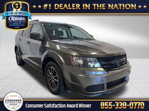 Used 2018 Dodge Journey SE w/ Connectivity Group FWD image 1