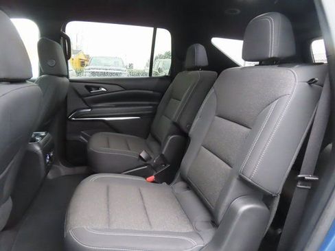 Used 2025 Chevrolet Traverse LT image 29