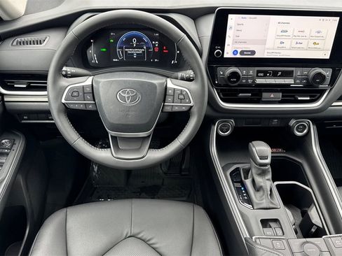 Used 2024 Toyota Grand Highlander image 13