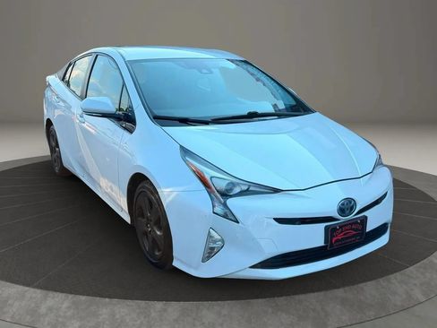 Used 2018 Toyota Prius Four Touring FWD image 3