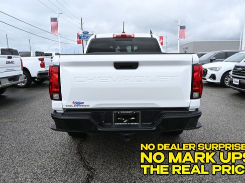 Used 2025 Chevrolet Colorado W/T w/ Advanced Trailering Package RWD image 3