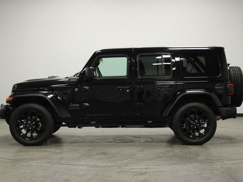 Used 2025 Jeep Wrangler Sahara w/ Safety Group image 5