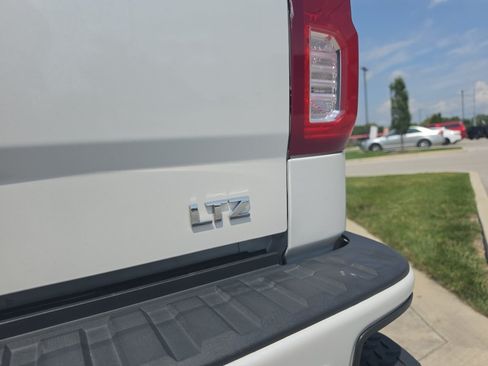 Used 2016 Chevrolet Silverado 1500 LTZ Z71 w/ LTZ Plus Package AWD/4WD image 16