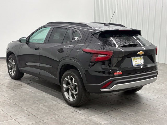 Used 2025 Chevrolet Trax LT w/ Driver Confidence Package FWD image 4