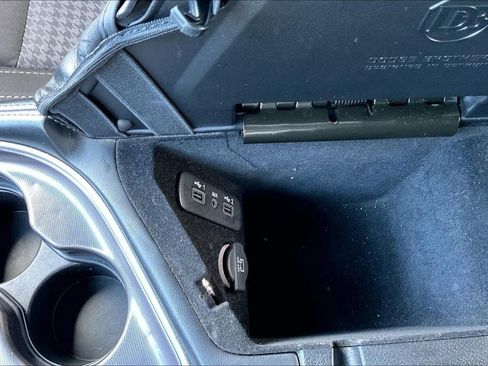 Used 2021 Dodge Challenger SXT image 23