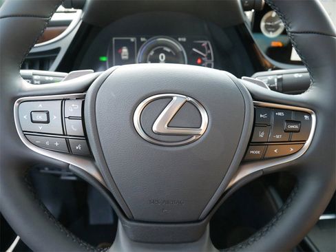 New 2025 Lexus ES 300h w/ Premium Package image 17