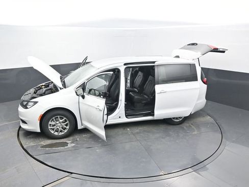 New 2026 Chrysler Voyager LX image 69