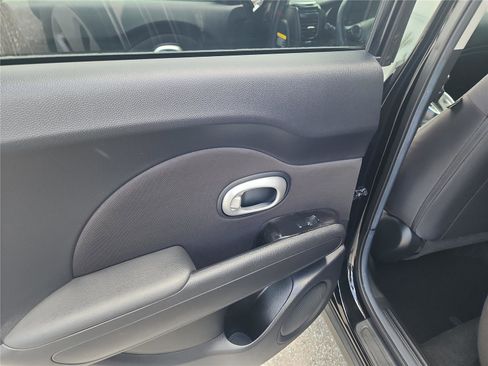 Used 2016 Kia Soul FWD image 20