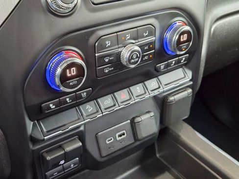 Used 2022 GMC Sierra 1500 SLT image 17