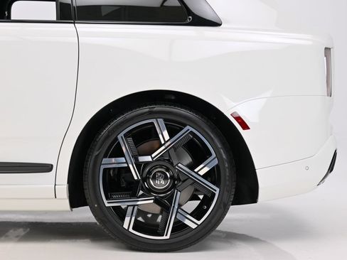 New 2027 Rolls-Royce Cullinan Black Badge AWD/4WD image 6