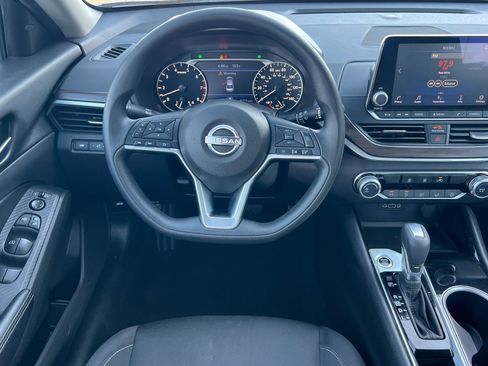 Used 2024 Nissan Altima 2.5 SV image 14