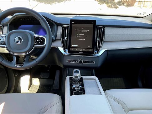 New 2026 Volvo XC90 B5 Plus w/ Protection Package Premier image 9