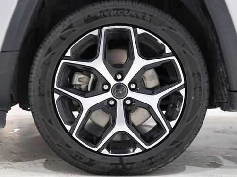 Used 2025 Jeep Compass Limited AWD/4WD image 11