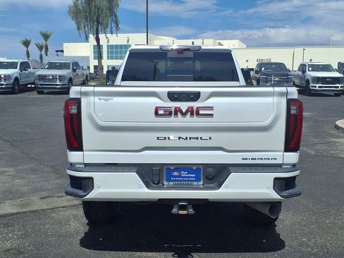 Used 2024 GMC Sierra 3500 Denali w/ Technology Package AWD/4WD image 5