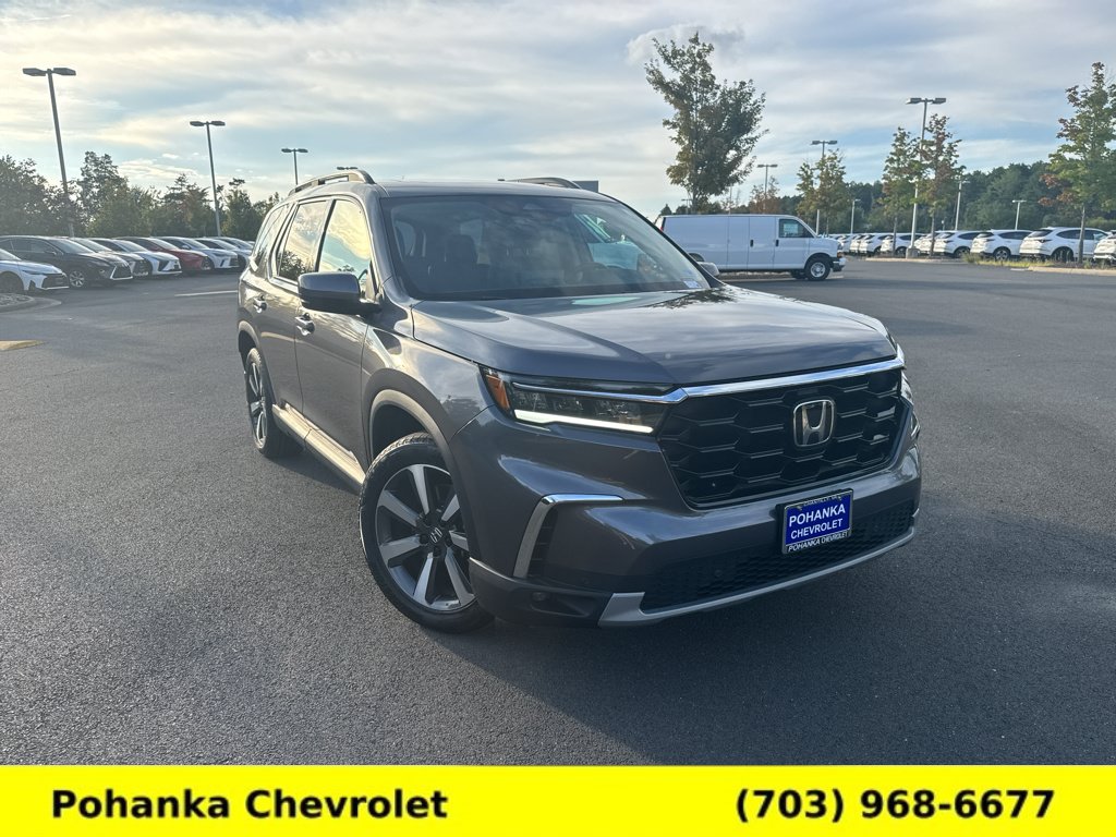 Used 2025 Honda Pilot Touring image 1
