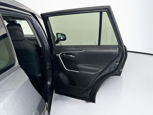 Used 2021 Toyota RAV4 XLE w/ Convenience Package FWD image 33