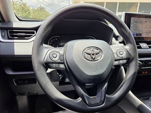 Used 2025 Toyota RAV4 XLE FWD image 25
